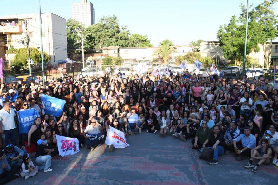 Despliegue territorial de Ukamau, puerta a puerta y banderazo por la democracia y derechos sociales.